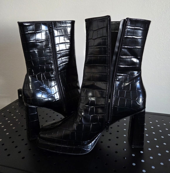 Lulu's Black Crocodile Breesa Boots, Excellent Condition, Size 10 - Picture 7 of 11